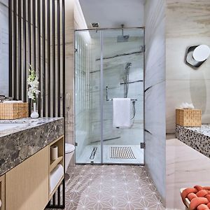 Premium King Room Balcony – 2 Pints of beer per Shuttle to nearest beach 2 piece laundry per